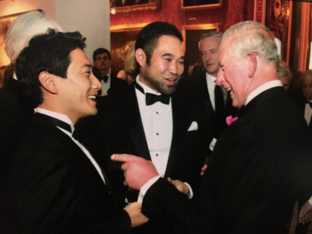 英国ロイヤルファミリーのゲストとして鮨を握る（チャールズ皇太子）